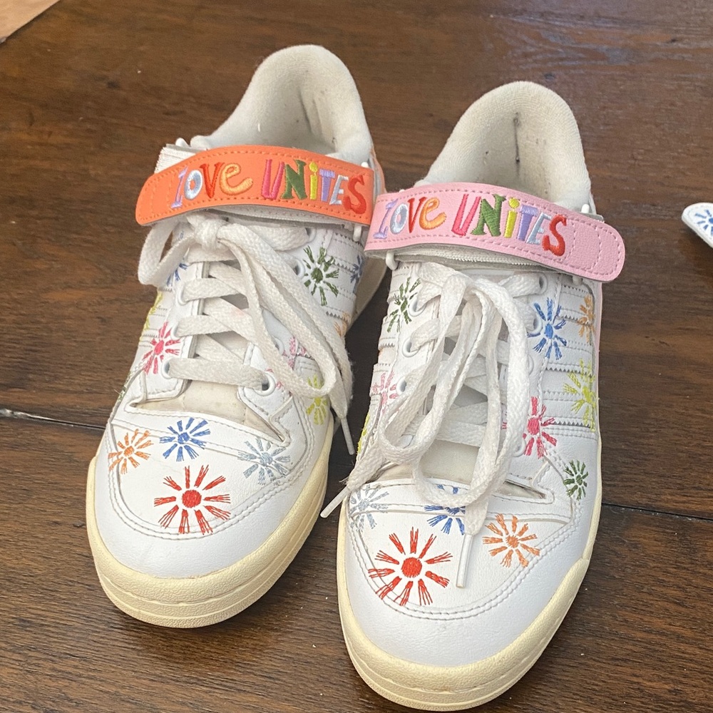 Adidas' White Sneakers with Colorful Floral Design - Picture 2 of 10